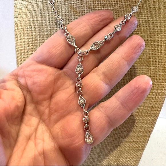 Avon Necklace Lariat style silver tone with clear rhinestones - Picture 8 of 11